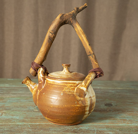 Tetera con mango de olivo